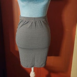 Black and white skirt size S